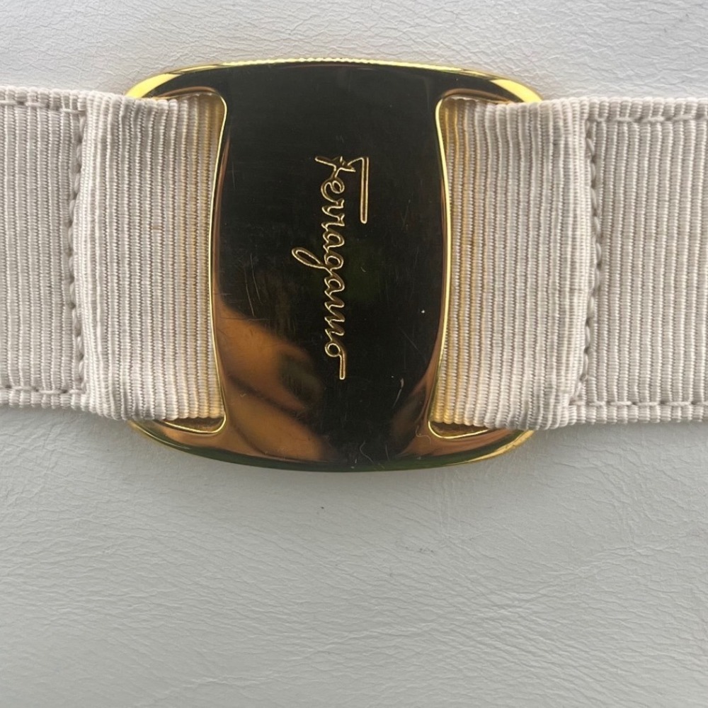 Salvatore Ferragamo Ivory Leather Vara Bow Camera Crossbody Gold Hardware Italy - Picture 2 of 16